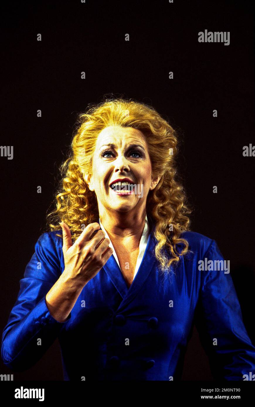 Yvonne Kenny (Romilda) en XERXES à l'Opéra National Anglais (ENO), London Coliseum, Londres WC2 14/01/1994 musique: George Frideric Handel texte: Nicolo Minato chef: Ivor Bolton design: David Fielding éclairage: Paul Pyant traducteur et réalisateur original: Nicholas Hytner Banque D'Images