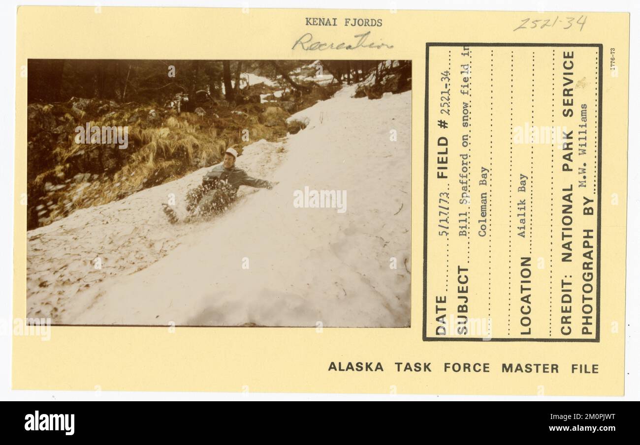 Bill Spafford sur le champ de neige de Coleman Bay. Photographies du Groupe de travail de l'Alaska Banque D'Images