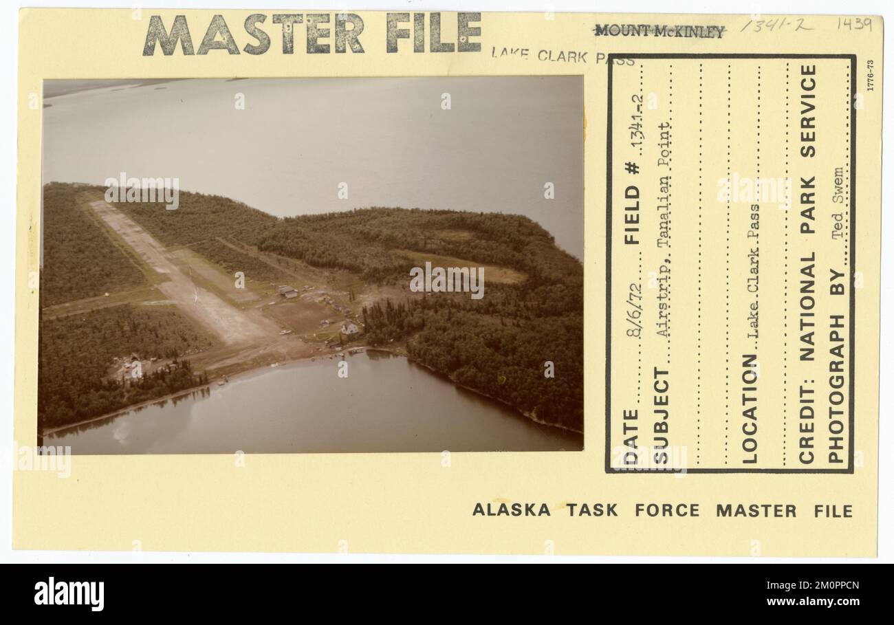 Piste d'atterrissage, Tanalian point. Photographies du Groupe de travail de l'Alaska Banque D'Images