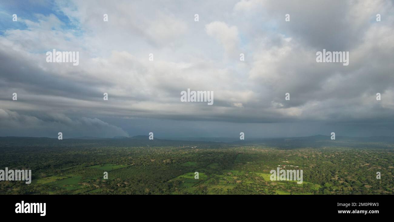 Paysage du Nicaragua avec vue aérienne sur le cratère du volcan Banque D'Images