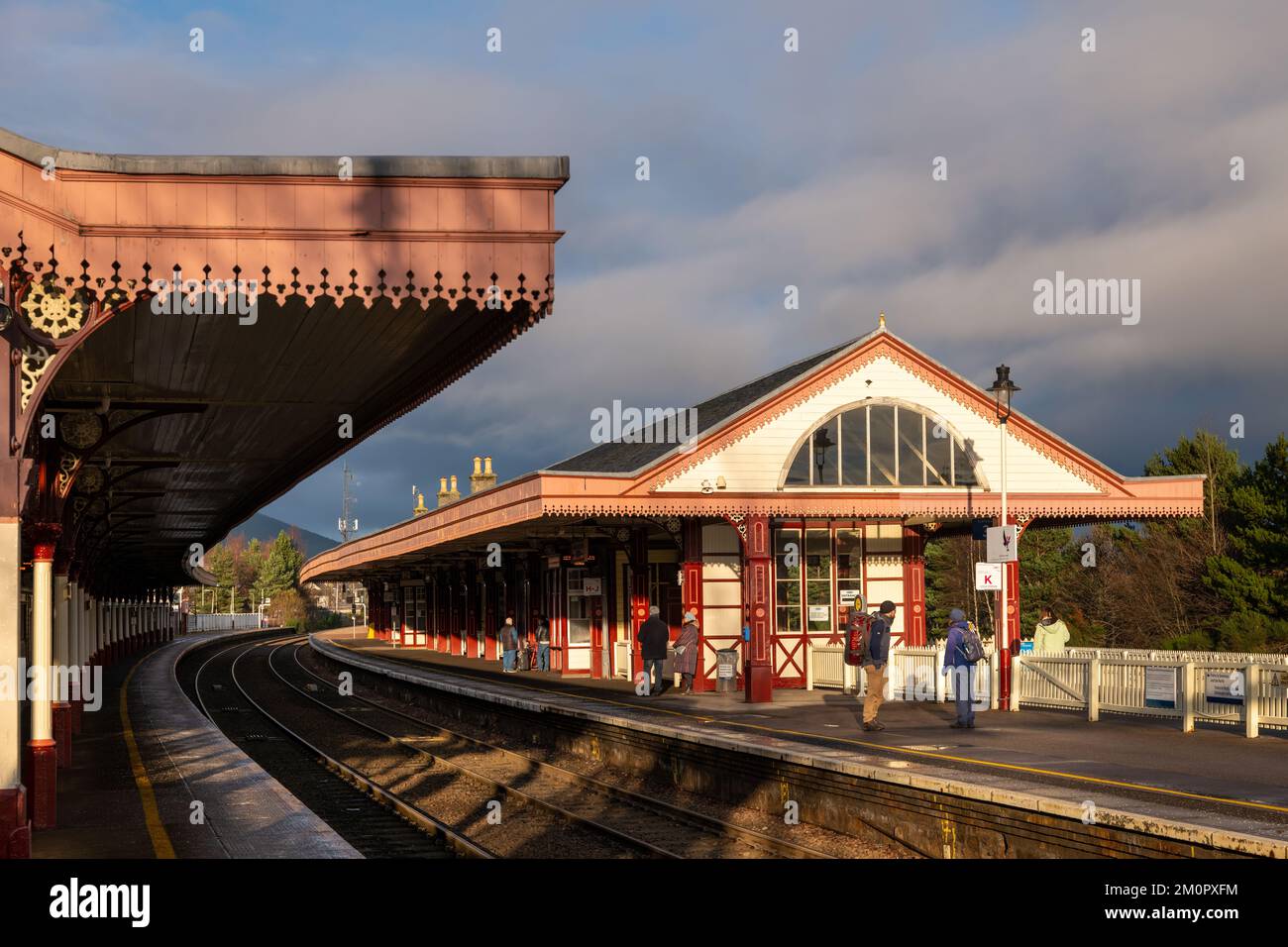 5 décembre 2022. Aviemore, Highlands et îles, Écosse. Il s'agit de la gare d'Aviemore, le chemin de fer de Strathspey, un après-midi ensoleillé. Banque D'Images