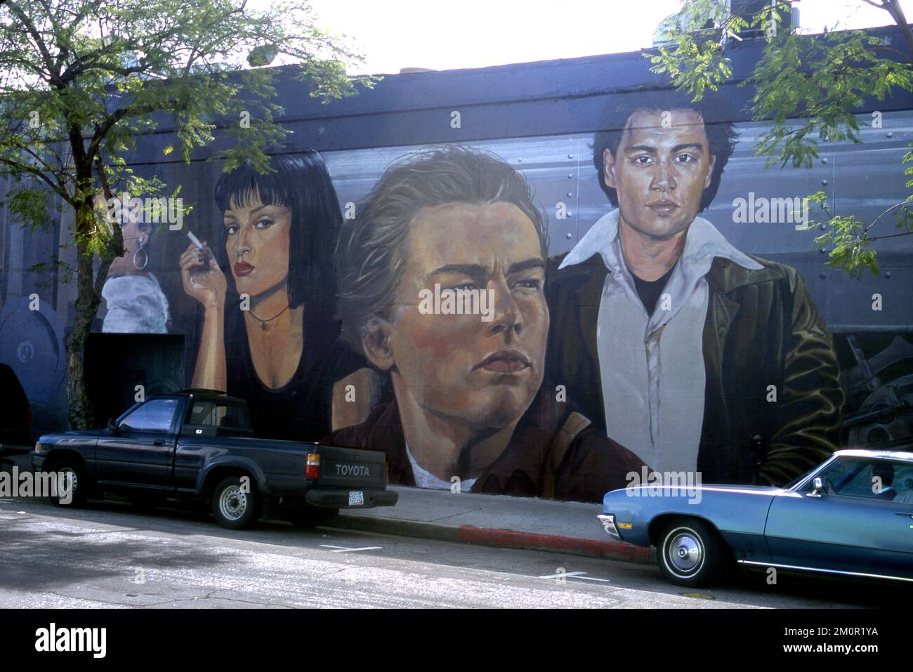 Fresque représentant de jeunes stars hollywoodiennes, dont Leonard DiCaprio et Uma Thurman dans le quartier de Los Feliz à Hollywood, Californie Banque D'Images