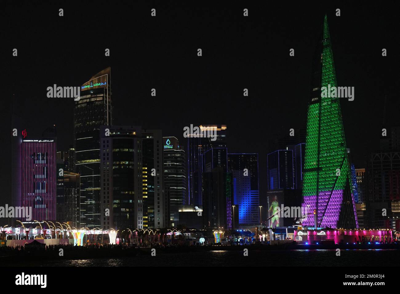 DOHA (QATAR), 12/07/2022 - FOOTBALL/TOURISME/LOISIR/COUPE DU MONDE QATAR - Skyscraper affiche un message en l'honneur de Pele, considéré comme le roi du football, ce mercredi (08), l'un des jours de demi-temps des matchs de la coupe du monde. Photo par Alexandre Brum/AG. Cadre 31119 (Alexandre Brum/AG. Enquadrar/SPP) crédit: SPP Sport presse photo. /Alamy Live News Banque D'Images