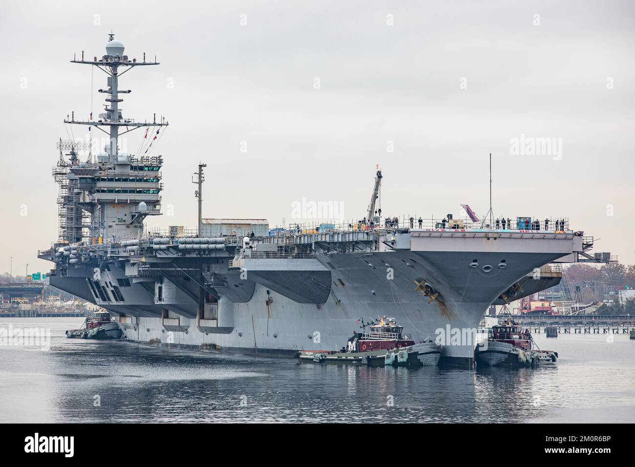 Le chantier naval de Norfolk (NNSY) a accueilli le USS Harry S. Truman (CVN 75) le 7 décembre avant sa disponibilité incrémentielle prévue. Banque D'Images