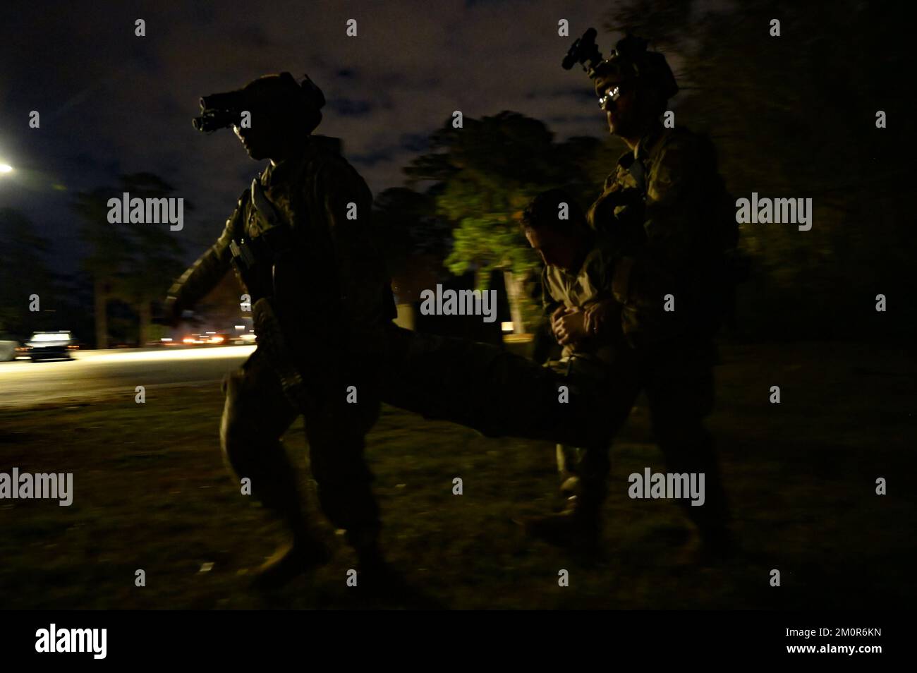 Night vision training Banque de photographies et d'images à haute  résolution - Alamy