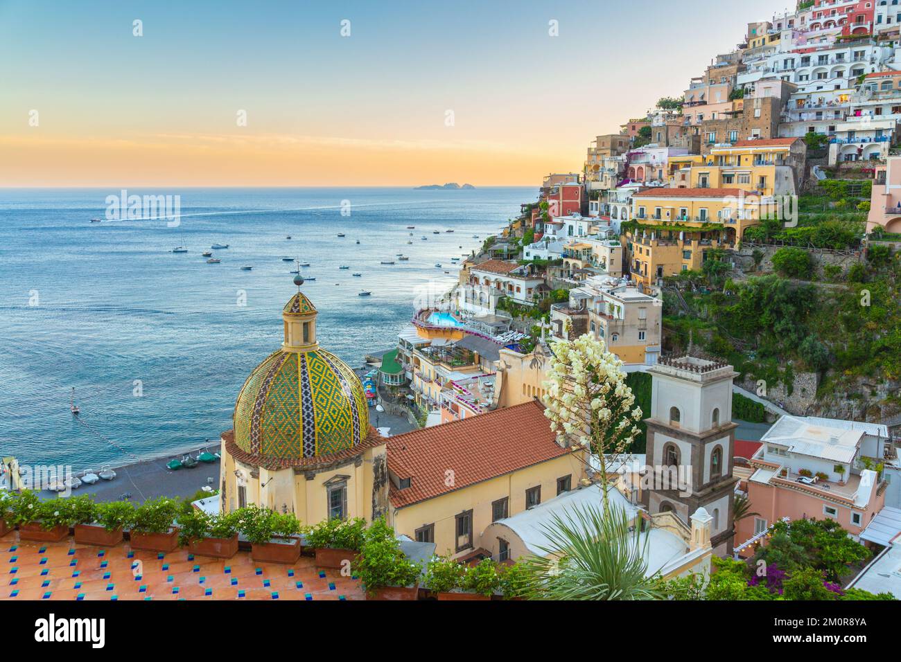 Positano, côte amalfitaine, Italie. scène de coucher de soleil Banque D'Images
