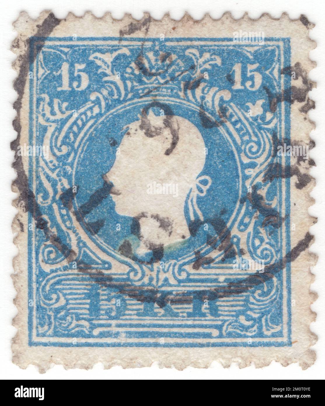 AUTRICHE — 1858: Un timbre-poste bleu kreuzer de 15 représentant le portrait en relief du jeune empereur monarque autrichien Franz Josef. Franz Joseph I ou François Joseph I fut empereur d'Autriche, roi de Hongrie, et les autres États de la monarchie des Habsbourg du 2 décembre 1848 jusqu'à sa mort le 21 novembre 1916. Au début de son règne, ses royaumes et ses territoires ont été désignés comme l'Empire autrichien, mais ont été reconstitués comme la double monarchie de l'Empire austro-hongrois en 1867. Du 1 mai 1850 au 24 août 1866, Franz Joseph a également été président de la Confédération allemande Banque D'Images