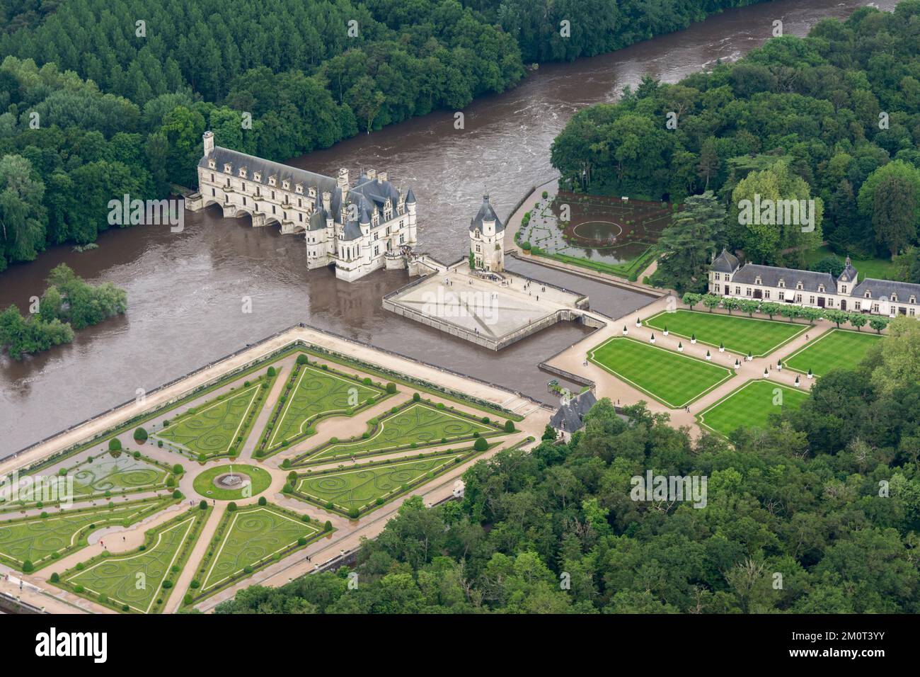 France, Indre-et-Loire (37), dans la vallée du cher, le château de Chenonceau subit l'inondation de dix ans de juin 2016, ses jardins sont partiellement inondés. Banque D'Images