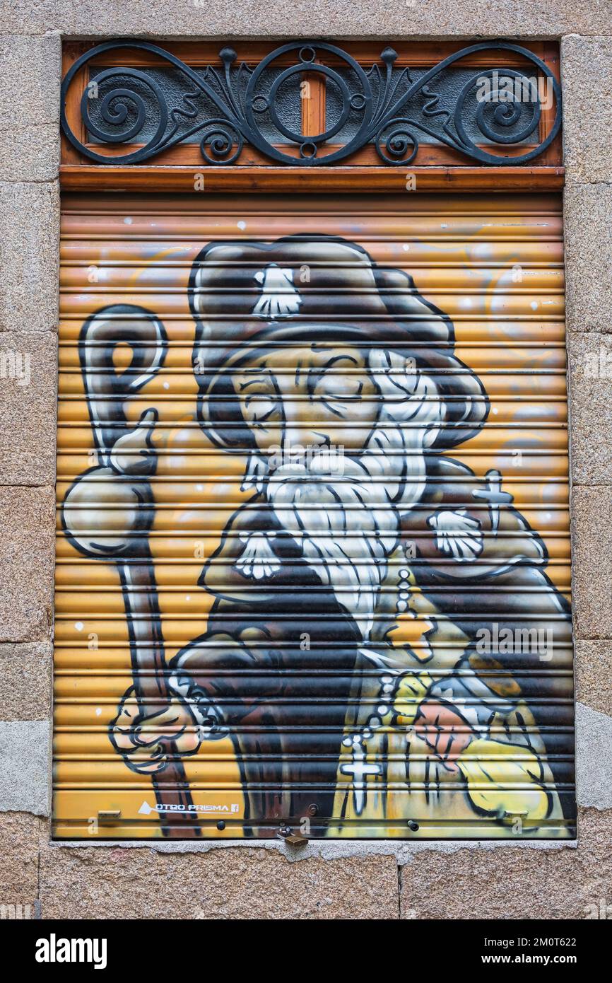 Espagne, Galice, Saint-Jacques-de-Compostelle, la vieille ville (classée au patrimoine mondial de l'UNESCO), pèlerin peint sur un rideau de fer Banque D'Images