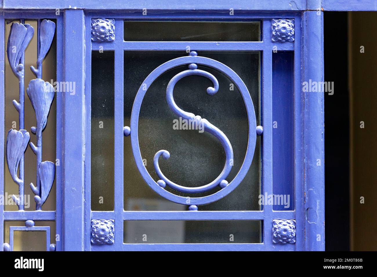 France, Meurthe et Moselle, Nancy, détail de l'œuvre d'art en fer forgé de la porte de l'ancien Hôtel Lang dans le style Art déco construit par l'architecte Charles désir Bourgon en 1887 pour le fabricant Raphael lang. En 1906, le bâtiment est transformé par Joseph Hornecker et devient un immeuble de bureaux pour la Société Nanceienne de crédit industriel et de dépôts (SNIC) qui devient la Société nanceienne Varin Bernier (SNVB) après la première Guerre mondiale aujourd'hui, la banque CIC située place Maginot (place Maginot) Banque D'Images