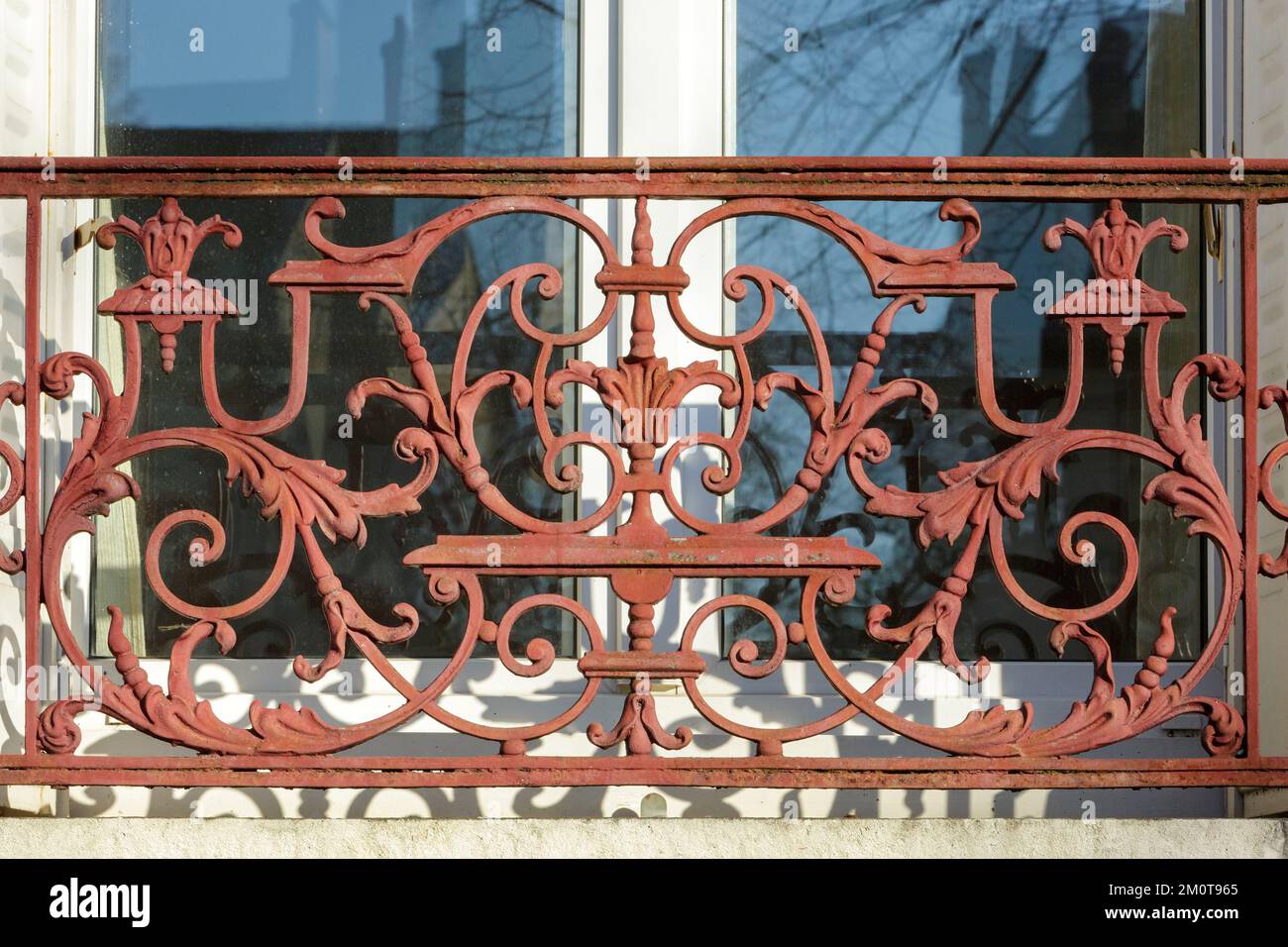 Balustrade de balcon en fer forgé Banque de photographies et d'images à  haute résolution - Alamy