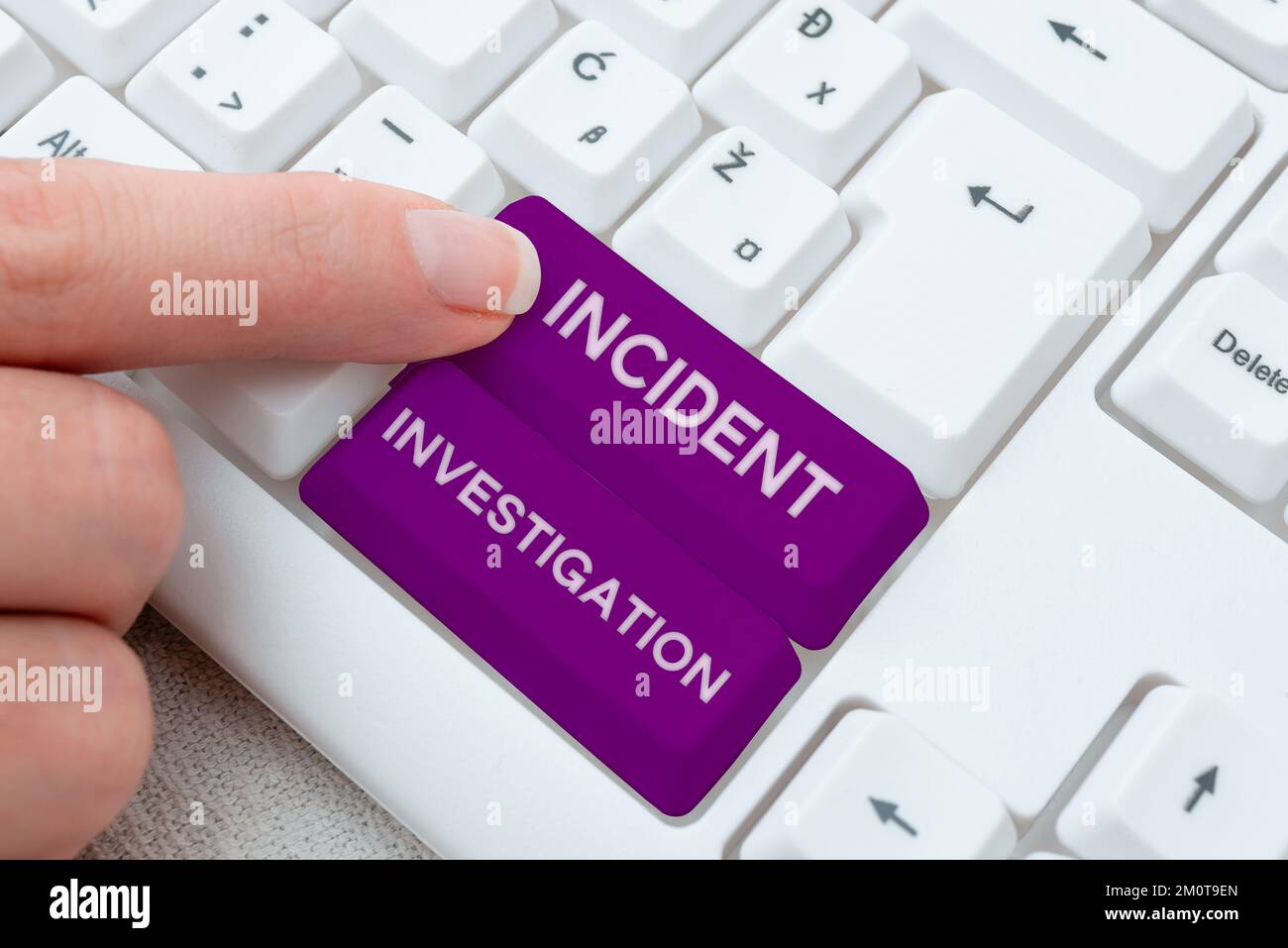 Légende présentant une enquête sur un incident. Concept commercial responsable de l'intégrité de l'incident Banque D'Images