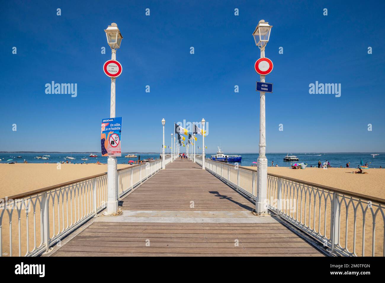 France, Gironde, Arcachon, la jetée de Thiers et la plage de sable Photo  Stock - Alamy