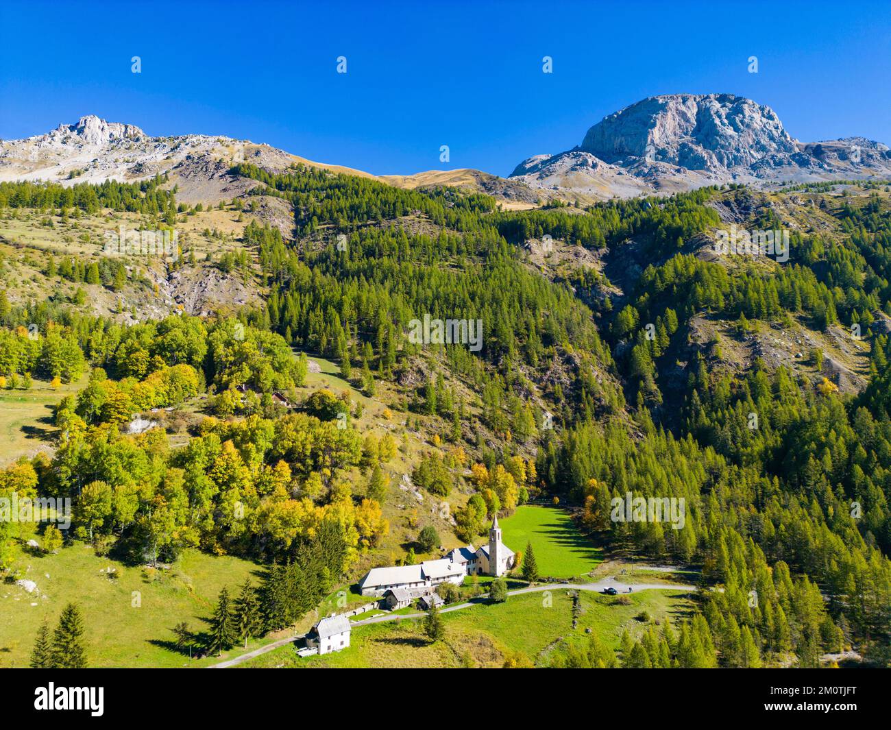 France, Alpes-de-haute-Provence, Meolans Revel, église Saint Antoine de Laverq (vue aérienne) Banque D'Images