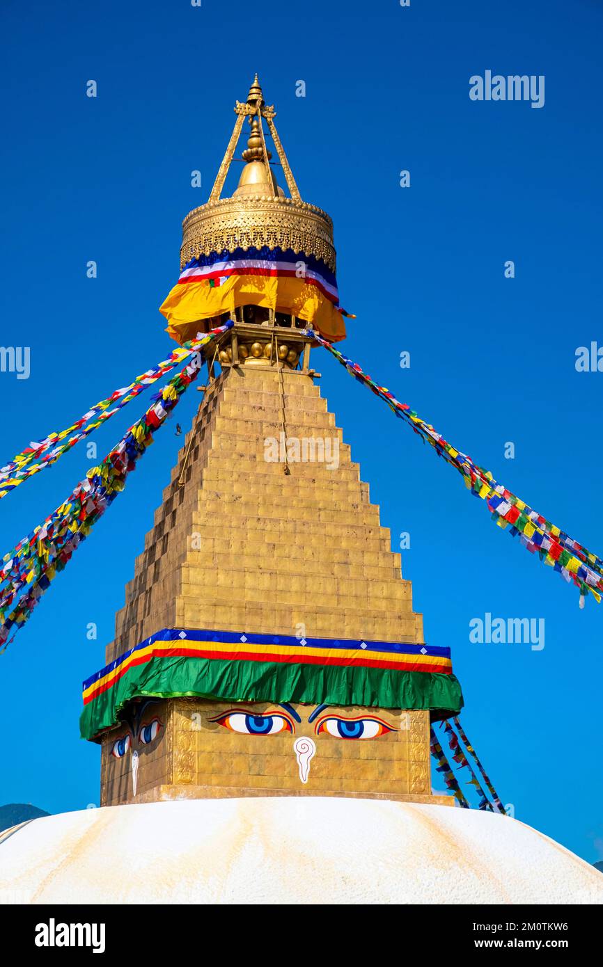 Népal, vallée de Katmandou classée au patrimoine mondial par l'UNESCO, Bodhnath, stupa bouddhiste et drapeaux de prière Banque D'Images