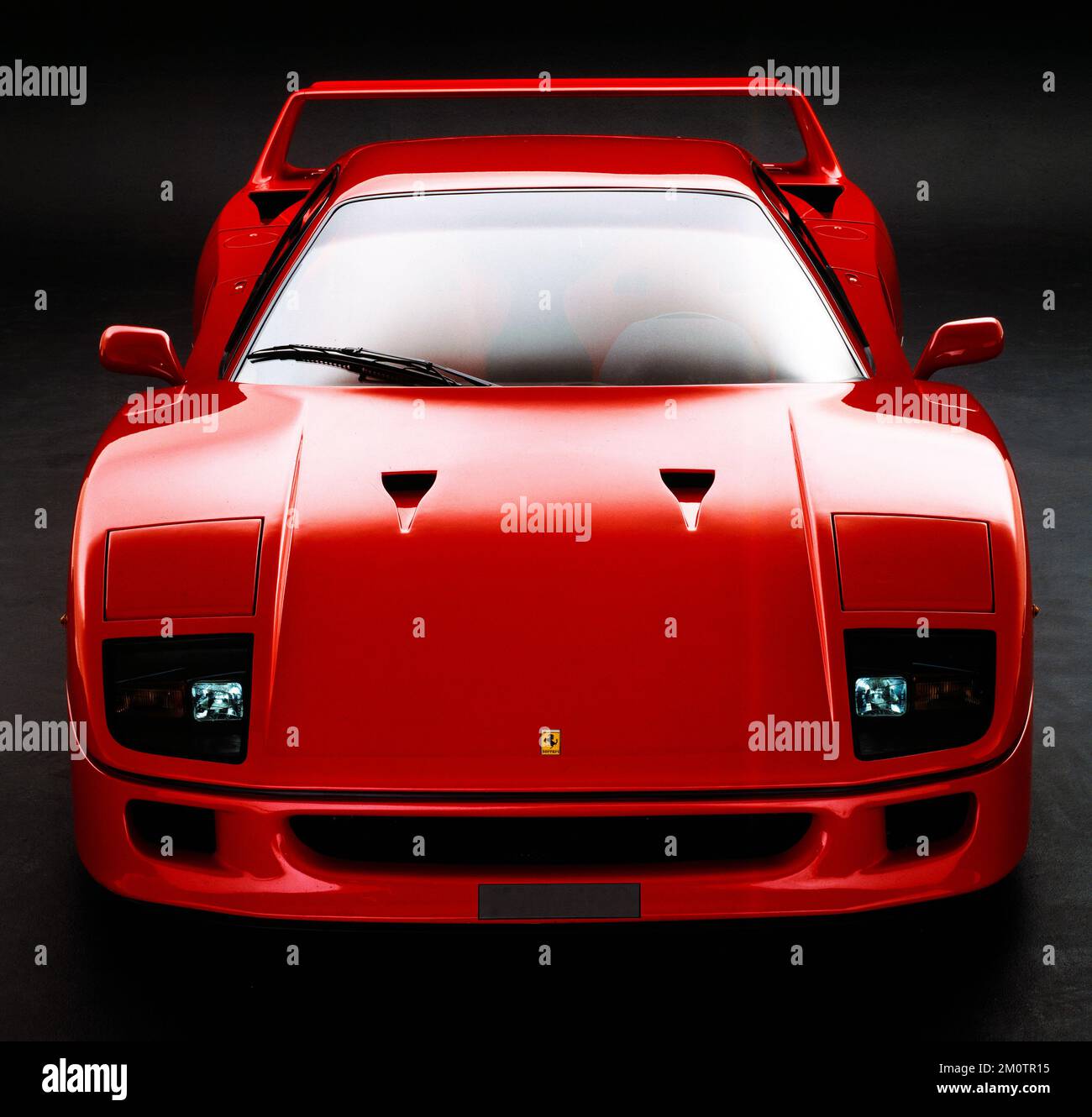 Image numérisée d'une Ferrari F40 Supercar, front, Londres, Royaume-Uni tourné sur film vers 1986 Banque D'Images