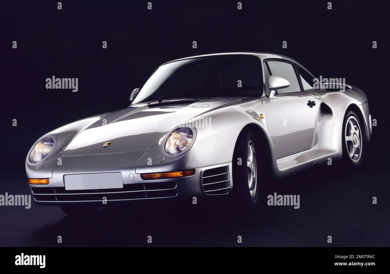 Image numérisée d'un studio tourné voiture Porsche 911 à Londres, Royaume-Uni tourné sur film vers 1985 Banque D'Images