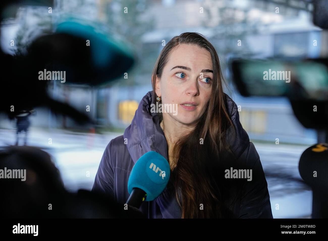 Le Centre des libertés civiles, lauréat du prix Nobel de la paix, avec le président, Oleksandra Matviytchuk, s'entretient avec la presse après l'atterrissage à l'aéroport d'Oslo, Gardermoen, Norvège, décembre 8. 2022.photo: Javad Parsa / NTB Banque D'Images