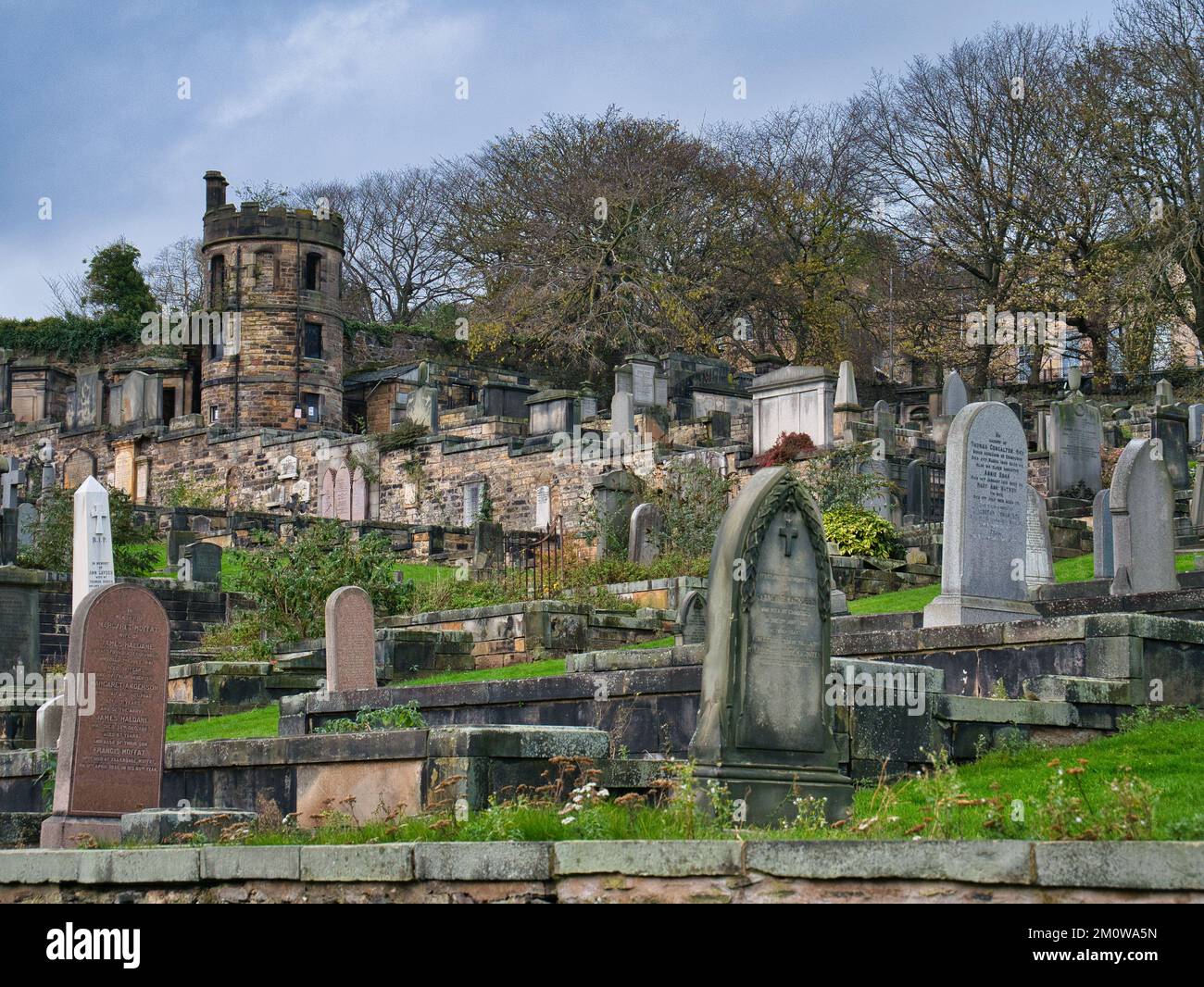 Pierres tombales sur le terrain de New Calton Burial à Édimbourg, en Écosse, au Royaume-Uni. Banque D'Images