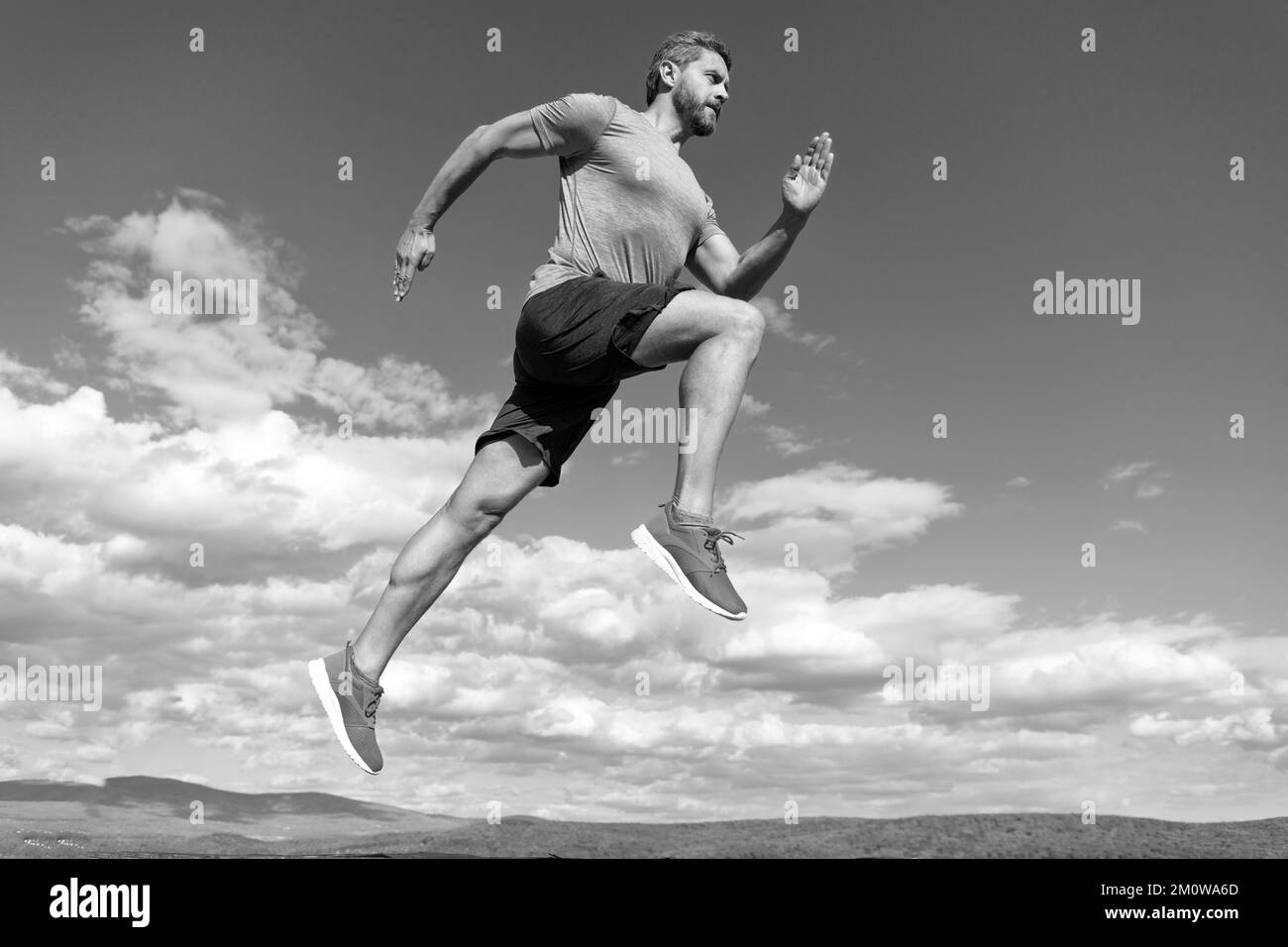 sport athlète course rapide pour gagner. homme activité d'entraînement. forme physique gars porter vêtements de sport. Banque D'Images
