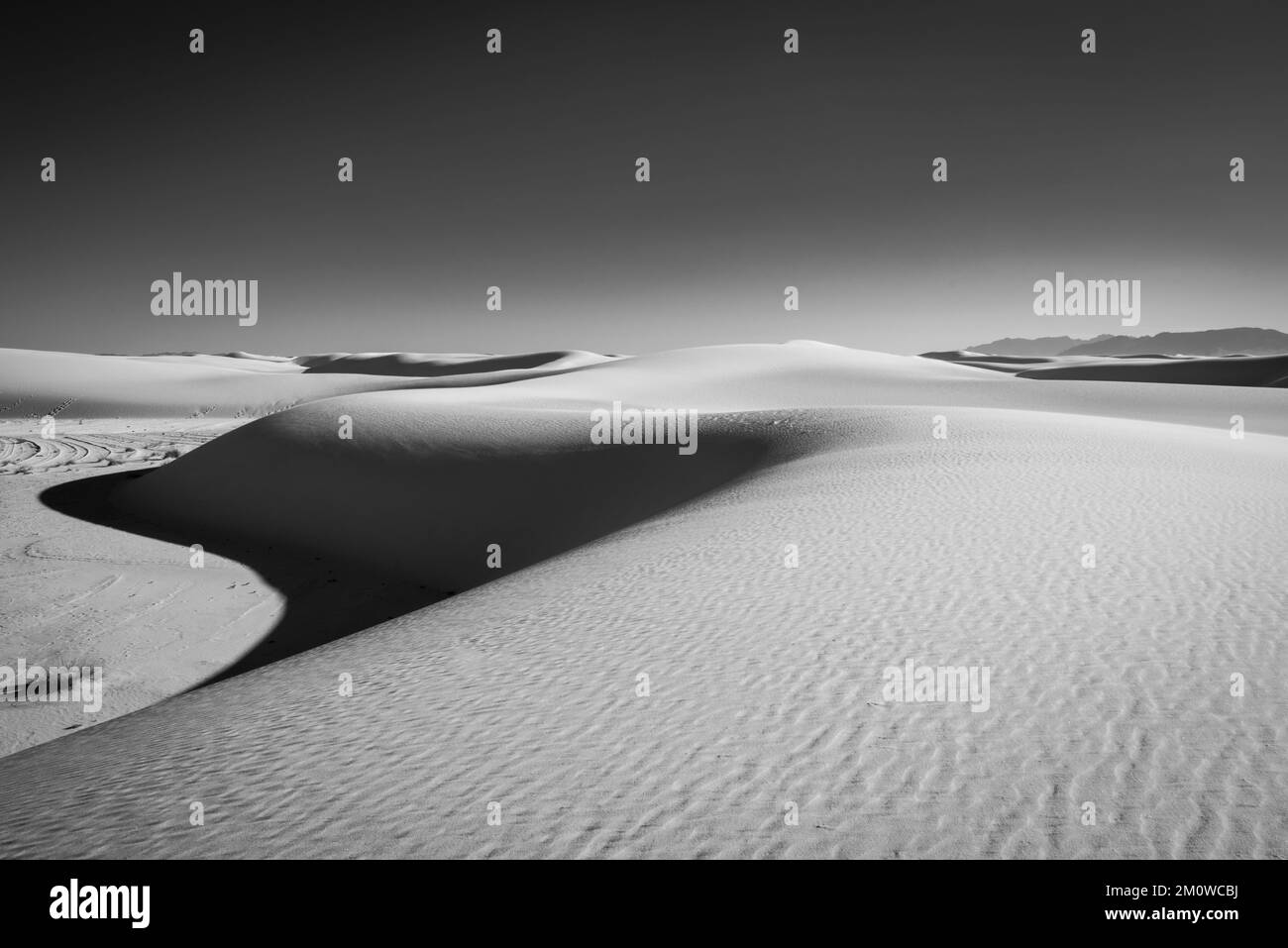 Photographie du parc national de White Sands, près d'Alamogordo, Nouveau-Mexique, États-Unis, lors d'une belle soirée d'automne. Banque D'Images