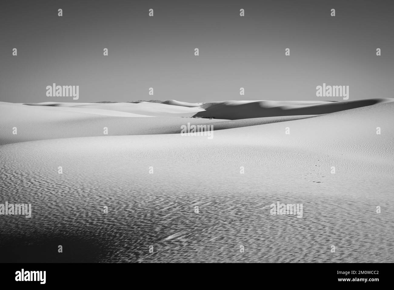 Photographie du parc national de White Sands, près d'Alamogordo, Nouveau-Mexique, États-Unis, lors d'une belle soirée d'automne. Banque D'Images