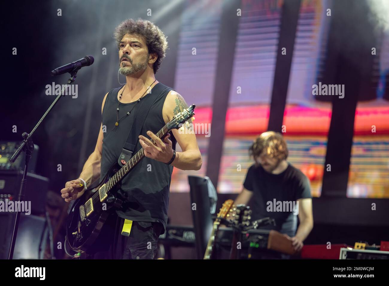 Galati, Roumanie - 17 septembre 2022: L'artiste Adrian Despot du groupe Vita de vie joue en direct sur scène au festival des sons du Rocher du Danube Banque D'Images