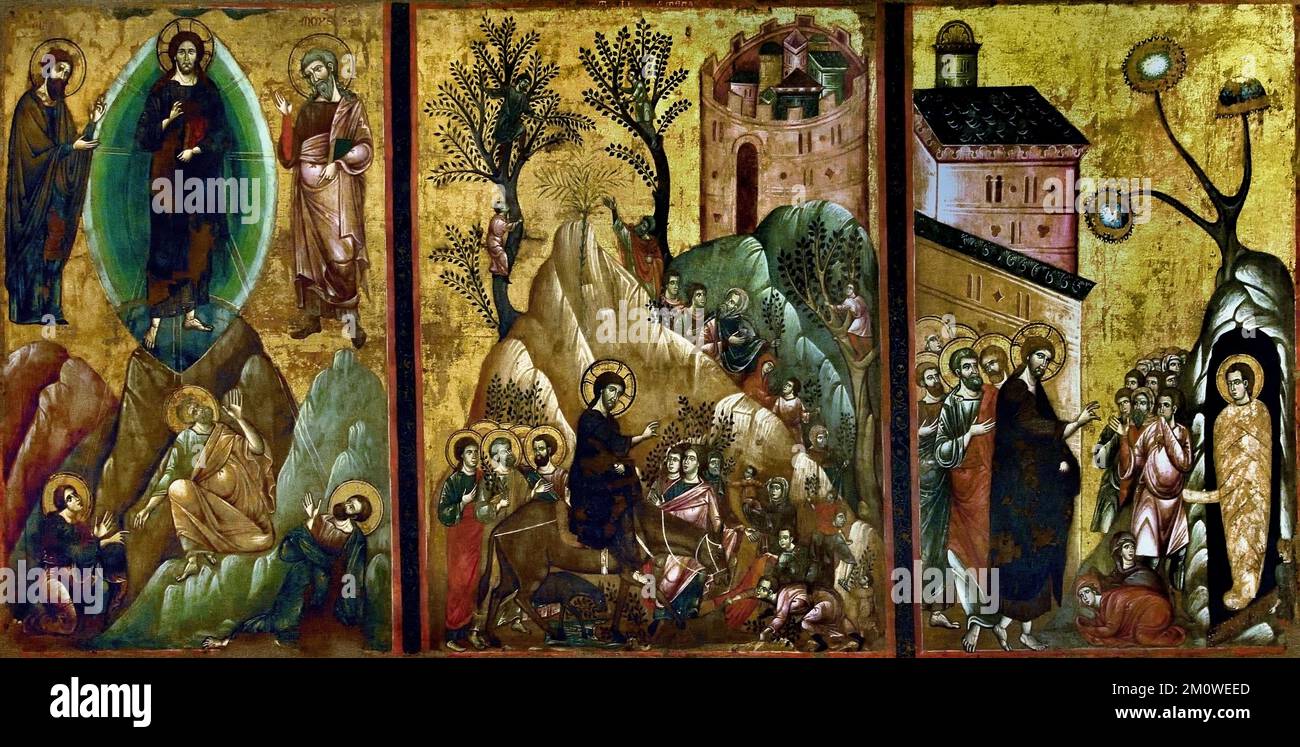 Ce panneau se compose de trois scènes, la Transfiguration, l'entrée du Christ à Jérusalem, et la Résurrection de Lazarus, par la seconde moitié du 13th siècle à Sienne, Art chrétien, Italie, Italien. Triptyque de la Transfiguration, le Christ à Jérusalem, et la résurrection de Lazarus Banque D'Images