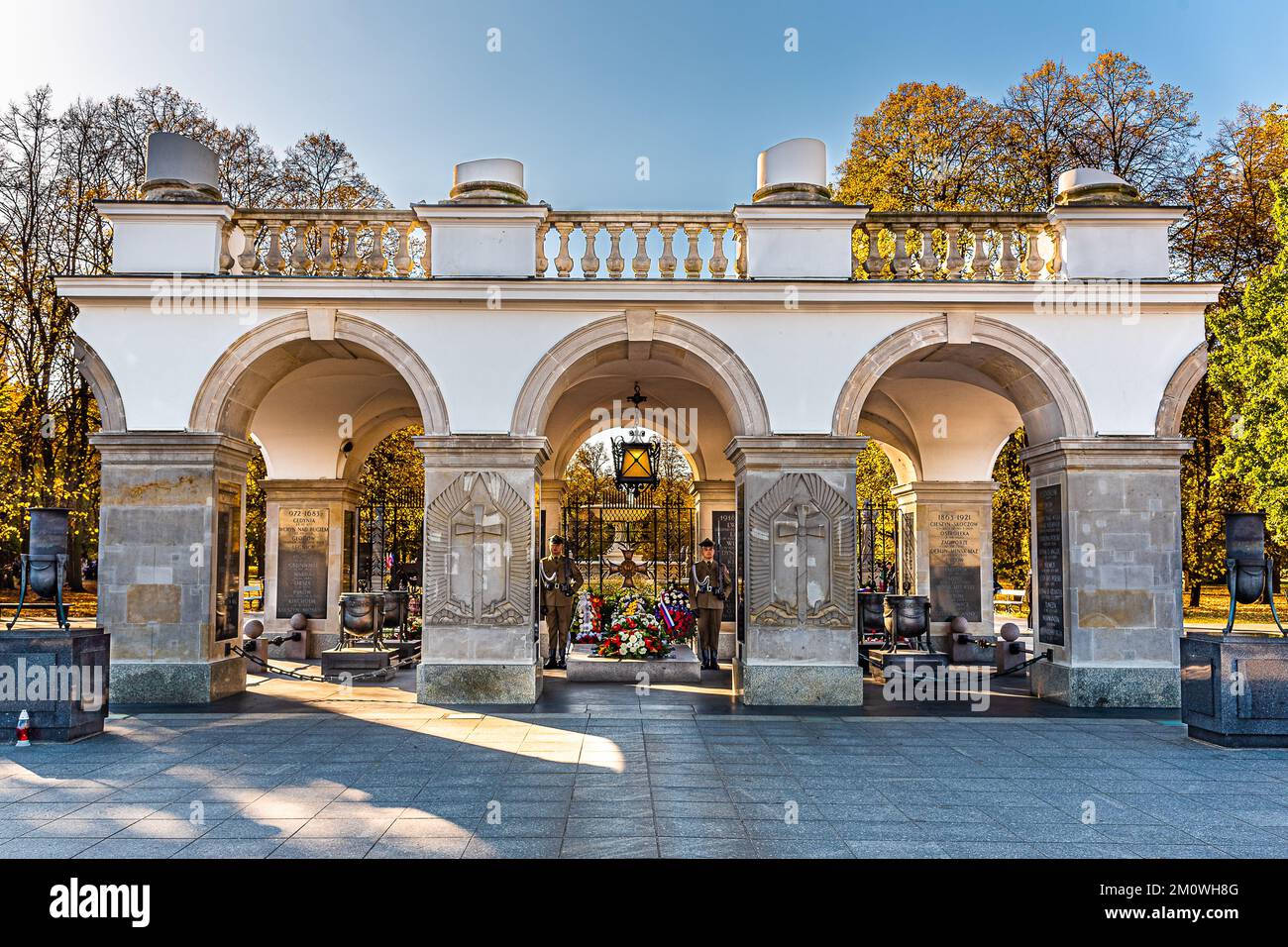 La tombe du soldat inconnu est un monument à Varsovie, en Pologne, dédié aux soldats inconnus qui ont donné leur vie à la Pologne. Banque D'Images