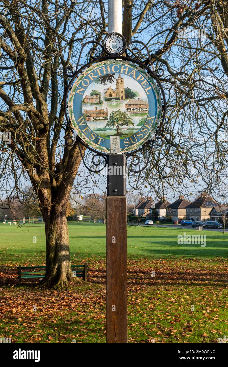 Panneau Northchapelle village, West Sussex, Angleterre, Royaume-Uni Banque D'Images