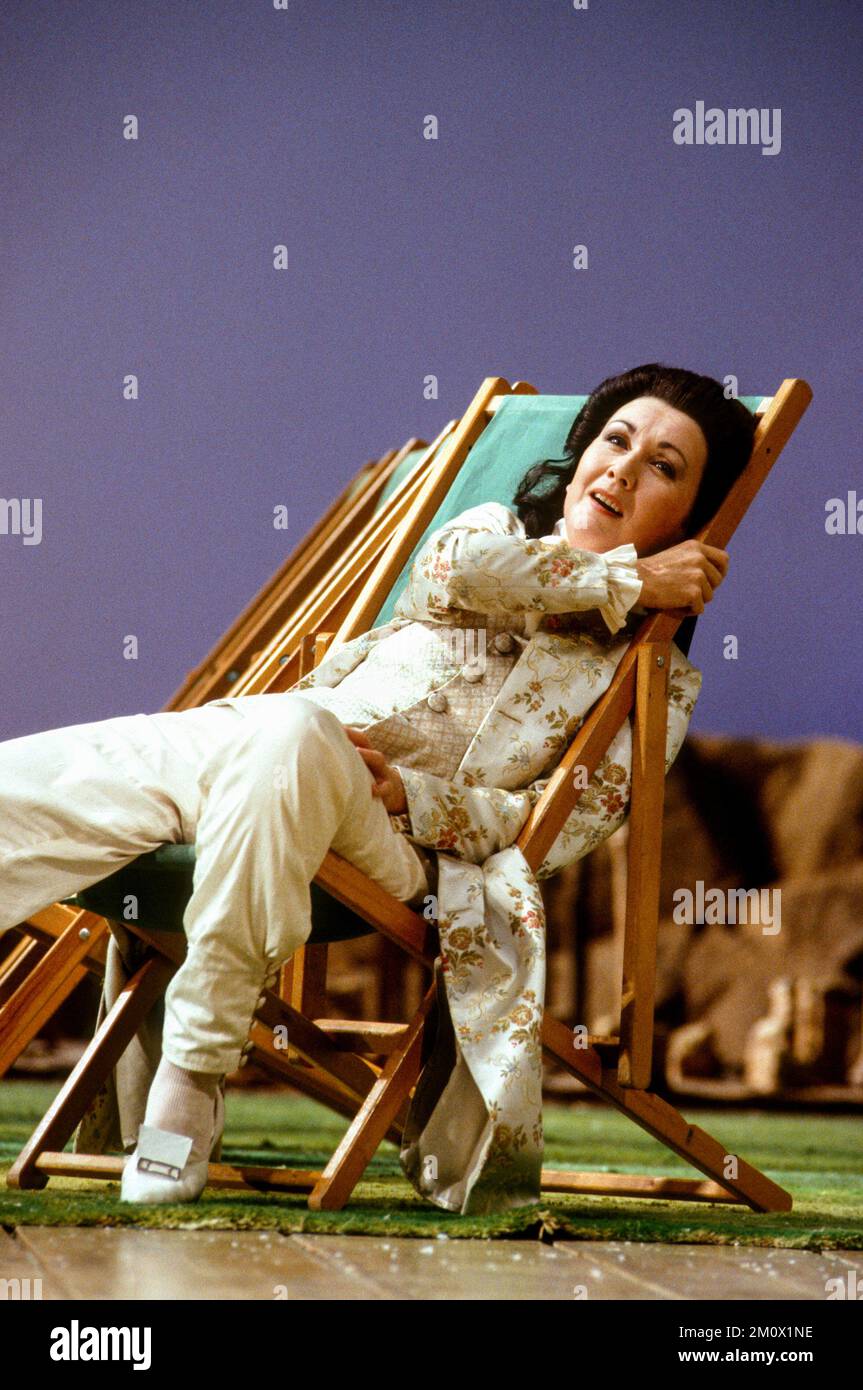 Ann Murray (Xerxes) dans XERXES à l'Opéra National Anglais (ENO), London Coliseum, Londres WC2 10/01/1992 musique: George Frideric Handel texte: Nicolo Minato chef: Ivor Bolton design: David Fielding éclairage: Paul Pyant traducteur et réalisateur original: Nicholas Hytner Banque D'Images