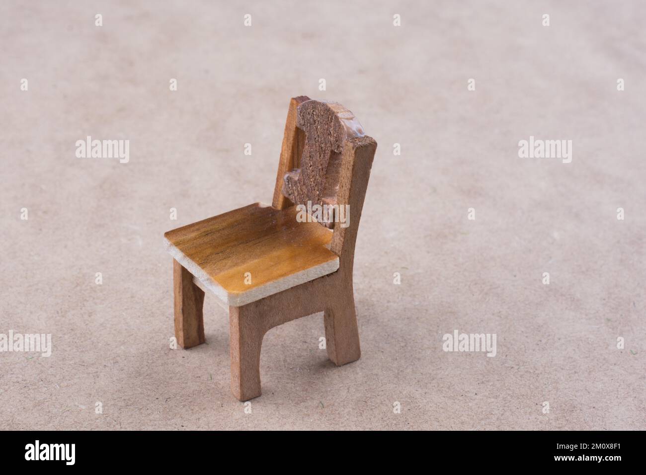 Petit modèle chaise en bois à l'étage Banque D'Images