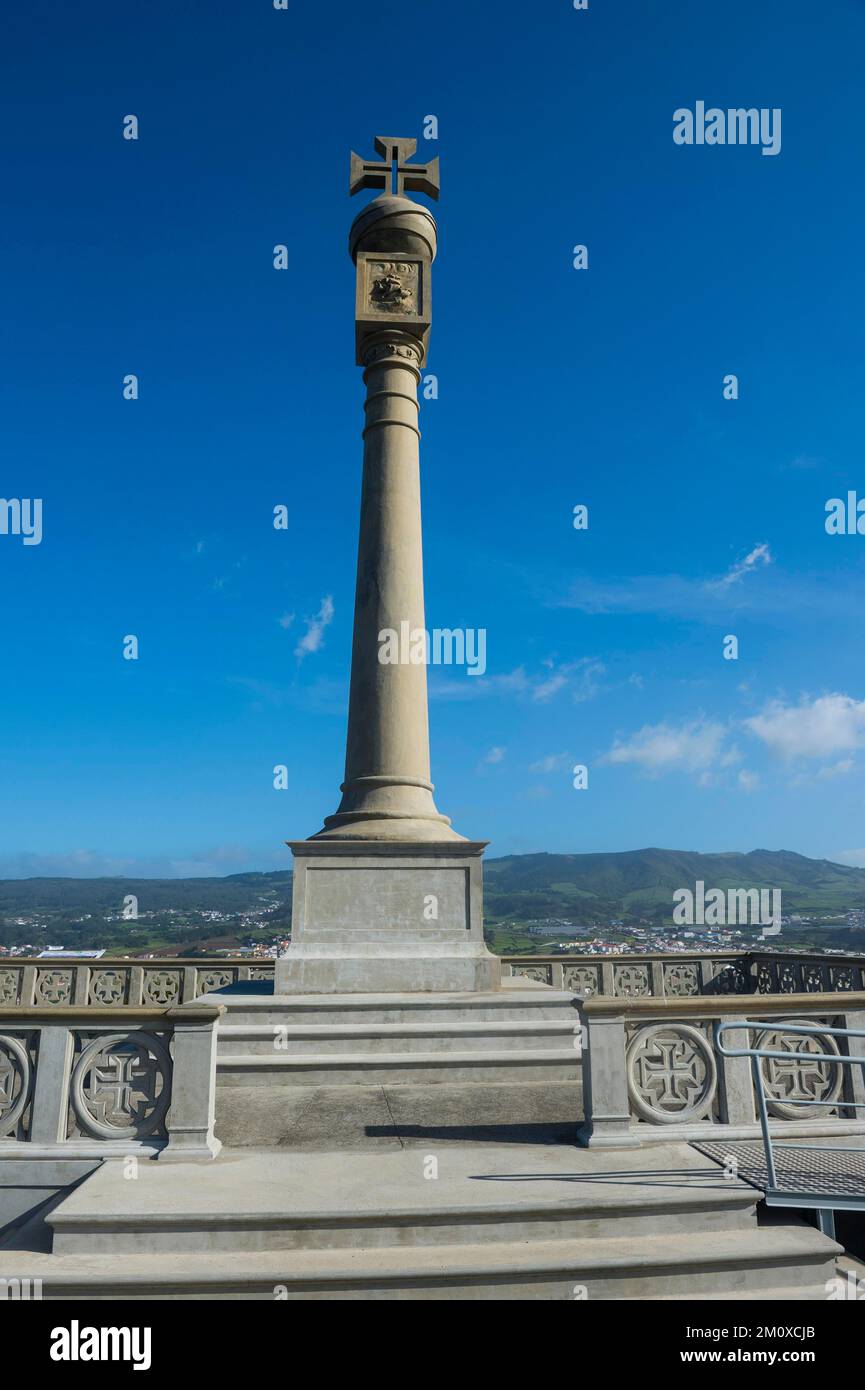 Monument au-dessus de la vue du patrimoine mondial de l'UNESCO, Angra do Heroísmo, île de Terceira, Açores, Portugal, Europe Banque D'Images