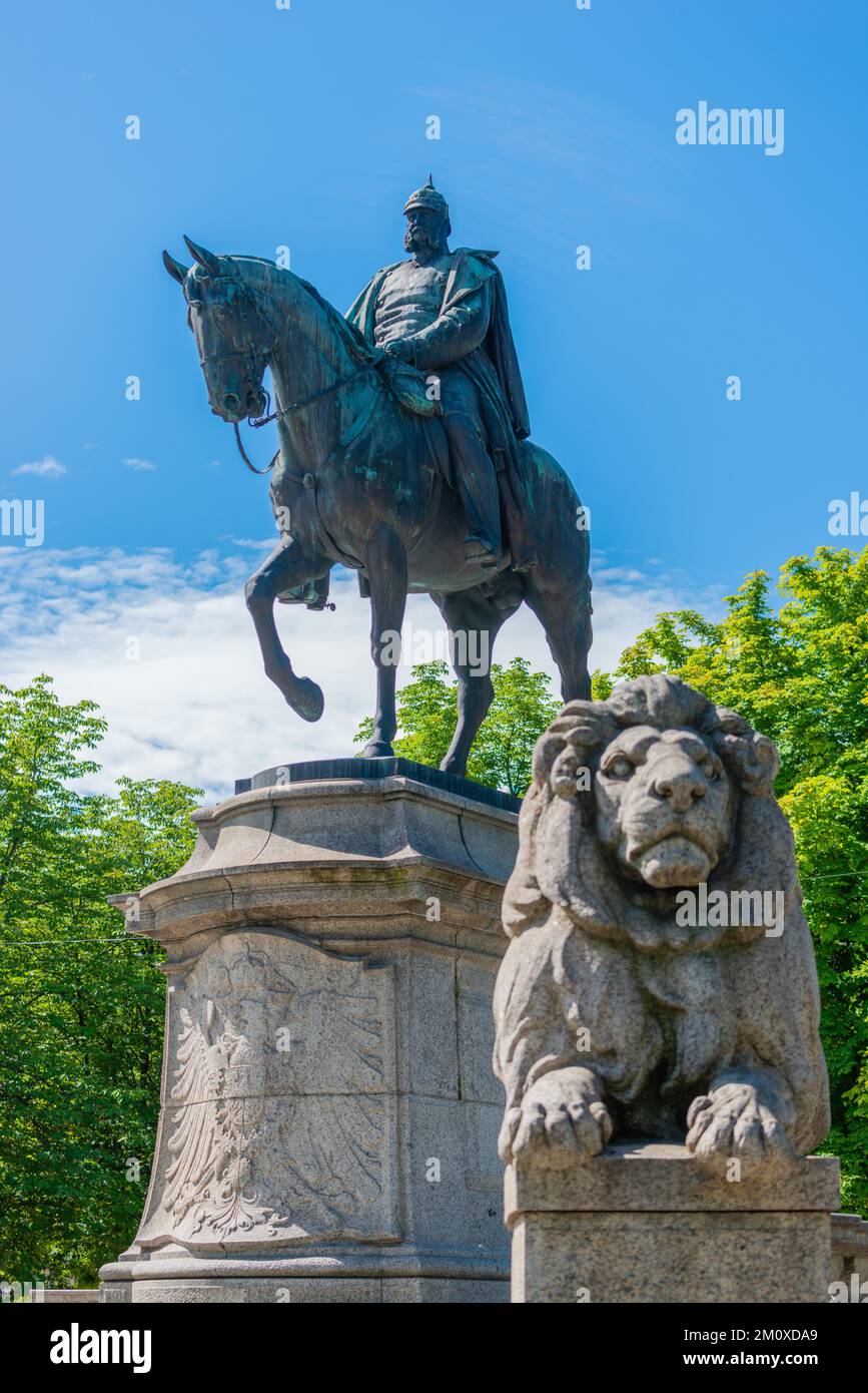 Monument Roi Wilhelm I, Karlsplatz, Stuttgart, cheval, cavalier, lion, d'en bas, Bade-Wurtemberg, Allemagne, Europe Banque D'Images