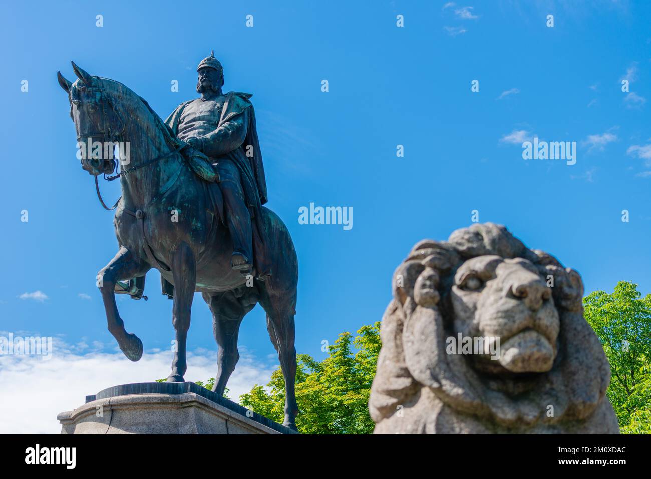 Monument Roi Wilhelm I, Karlsplatz, Stuttgart, cheval, cavalier, lion, d'en bas, Bade-Wurtemberg, Allemagne, Europe Banque D'Images