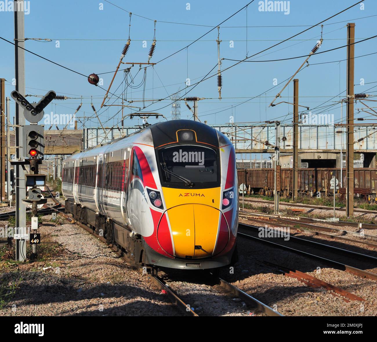 LNER classe 801 Azuma se dirigeant vers le nord depuis Peterborough, Cambridgeshire, Angleterre, Royaume-Uni Banque D'Images