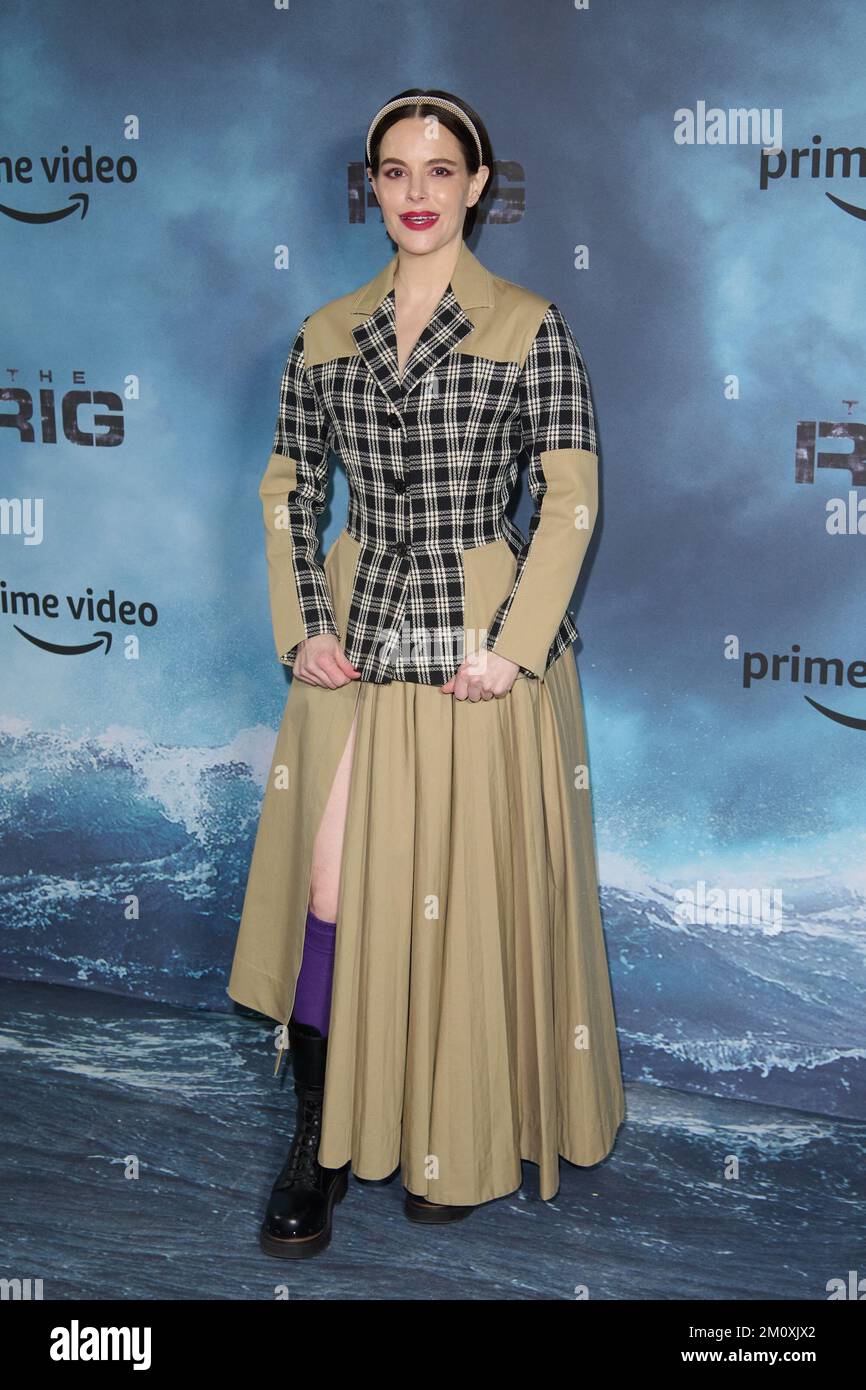 Londres, Royaume-Uni . 8 décembre 2022 . Emily Hampshire en photo à la première de Londres du Rig qui a eu lieu au Regent Street Cinema. Crédit : Alan D West/EMPICS/Alay Live News Banque D'Images