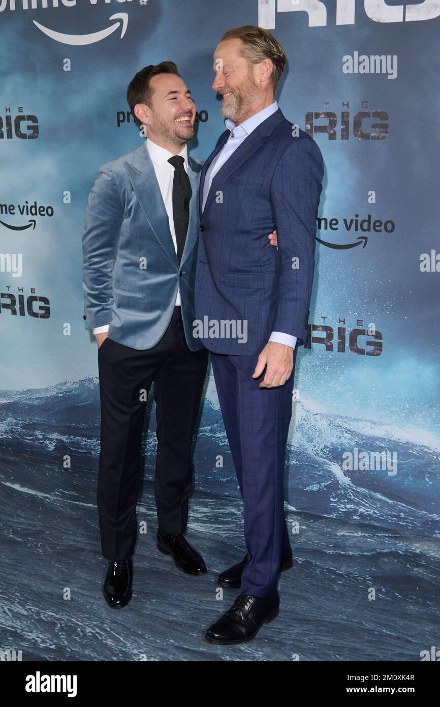 Londres, Royaume-Uni . 8 décembre 2022 . Martin Compston et Iain Glen photographiés lors de la première du Rig à Londres au Regent Street Cinema. Crédit : Alan D West/EMPICS/Alay Live News Banque D'Images