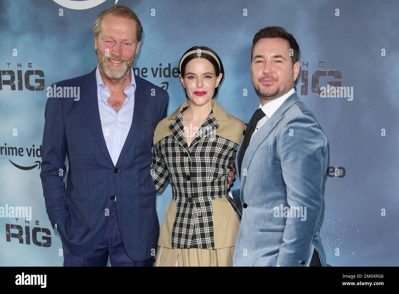 Londres, Royaume-Uni . 8 décembre 2022 . Iain Glen, Emily Hampshire et Martin Compston photographiés lors de la première de Londres du Rig au Regent Street Cinema. Crédit : Alan D West/EMPICS/Alay Live News Banque D'Images
