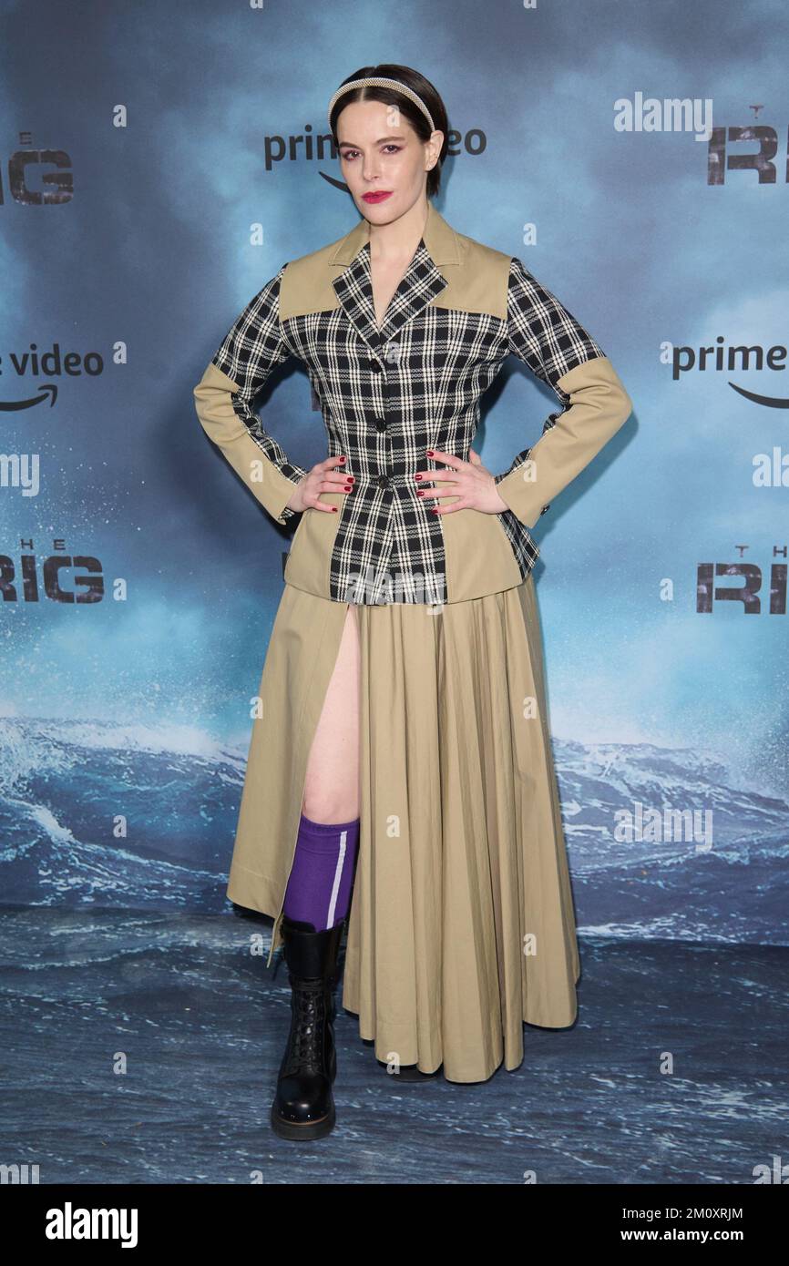 Londres, Royaume-Uni . 8 décembre 2022 . Emily Hampshire en photo à la première de Londres du Rig qui a eu lieu au Regent Street Cinema. Crédit : Alan D West/EMPICS/Alay Live News Banque D'Images