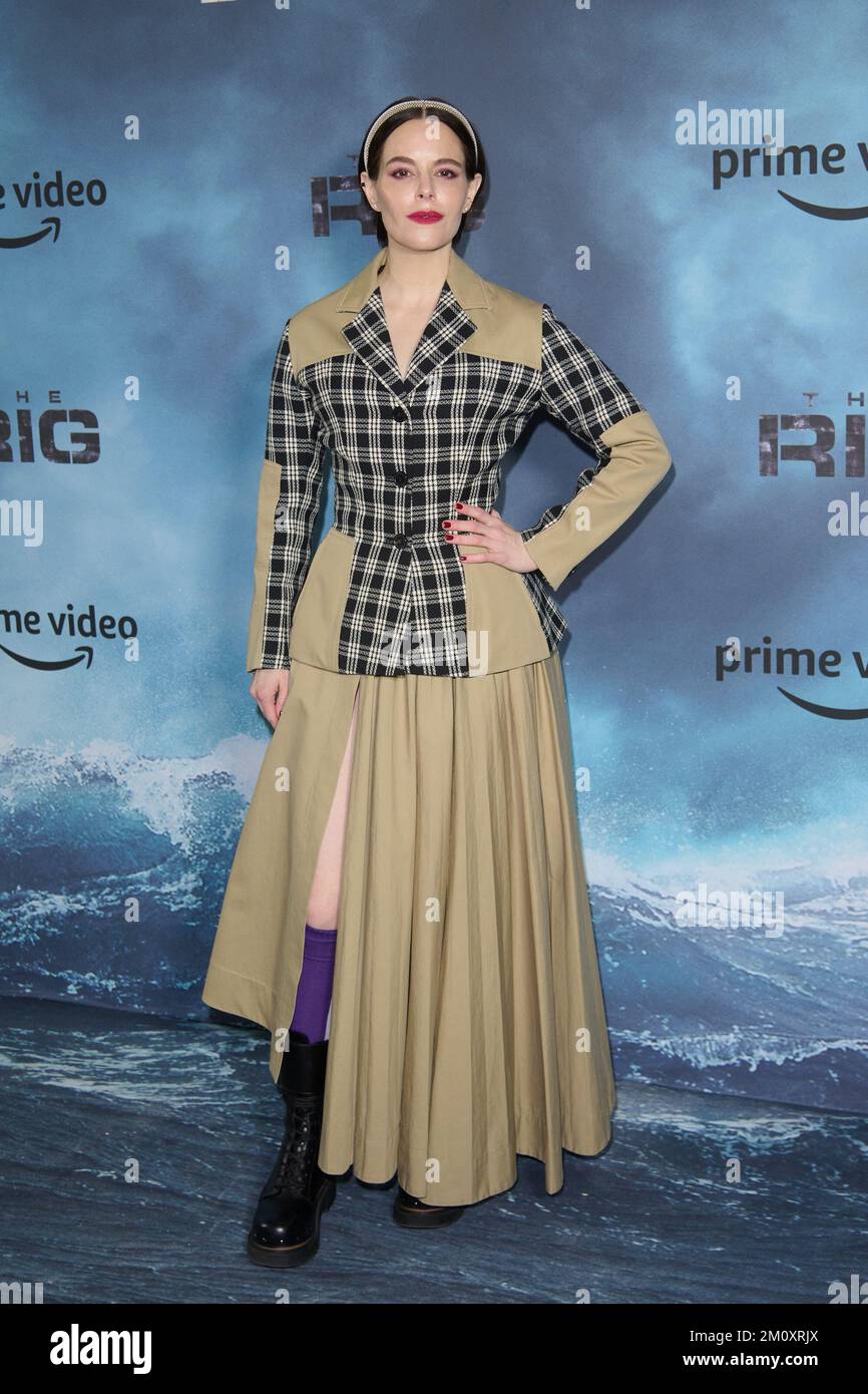 Londres, Royaume-Uni . 8 décembre 2022 . Emily Hampshire en photo à la première de Londres du Rig qui a eu lieu au Regent Street Cinema. Crédit : Alan D West/EMPICS/Alay Live News Banque D'Images