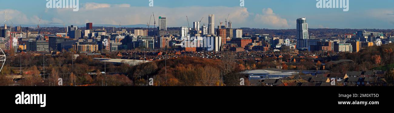 Une vue lointaine du centre-ville de Leeds Banque D'Images