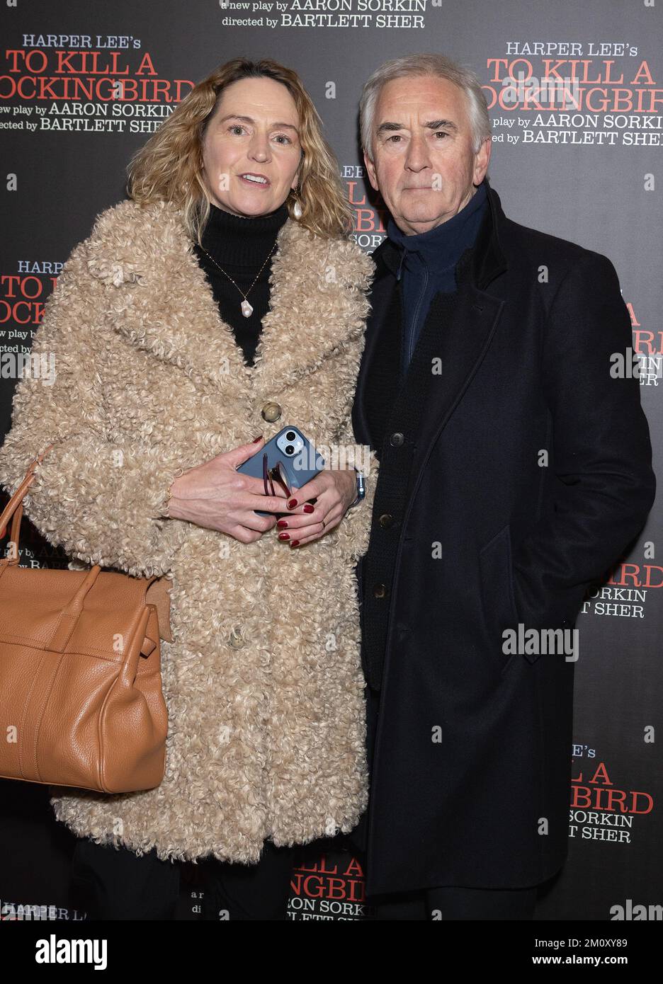 Denis Lawson et sa femme Karen assistent à une représentation de pour tuer Un Mockingbird au Gielgud Theatre, Londres, où Matthew Modine a pris le rôle d'Atticus Finch. Date de la photo: Jeudi 8 décembre 2022. Banque D'Images