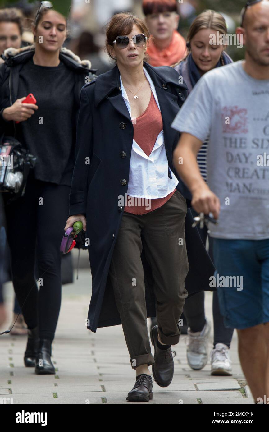 Anna Friel films Marcella Banque D'Images
