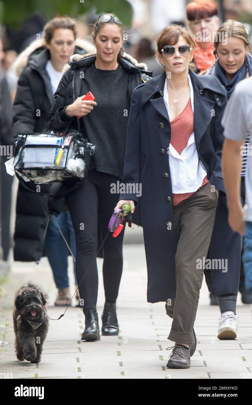 Anna Friel films Marcella Banque D'Images