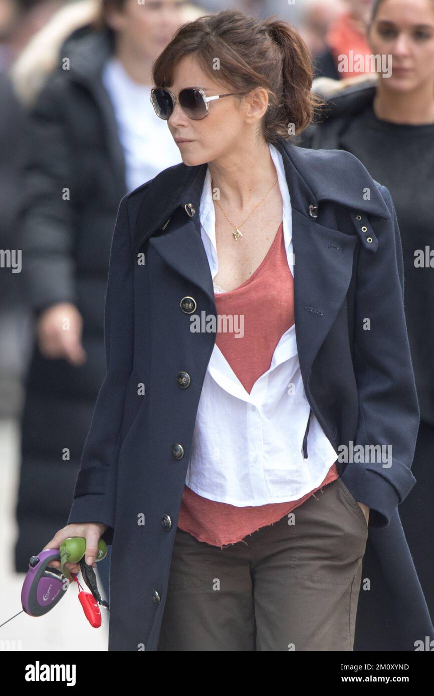 Anna Friel films Marcella Banque D'Images