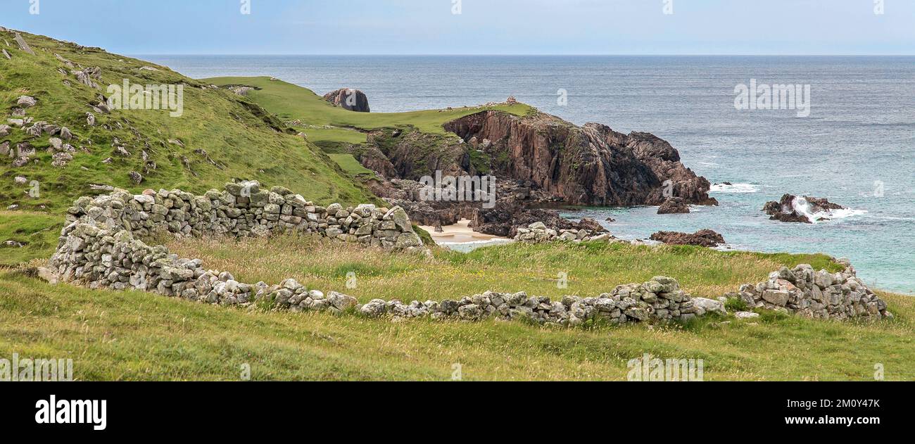 Sur les falaises de la plage de Mangersta, Mangersta, Lewis, l'île de Lewis, Hebrides, Outer Hebrides, Îles de l'Ouest, Écosse, Royaume-Uni, Grande-Bretagne Banque D'Images
