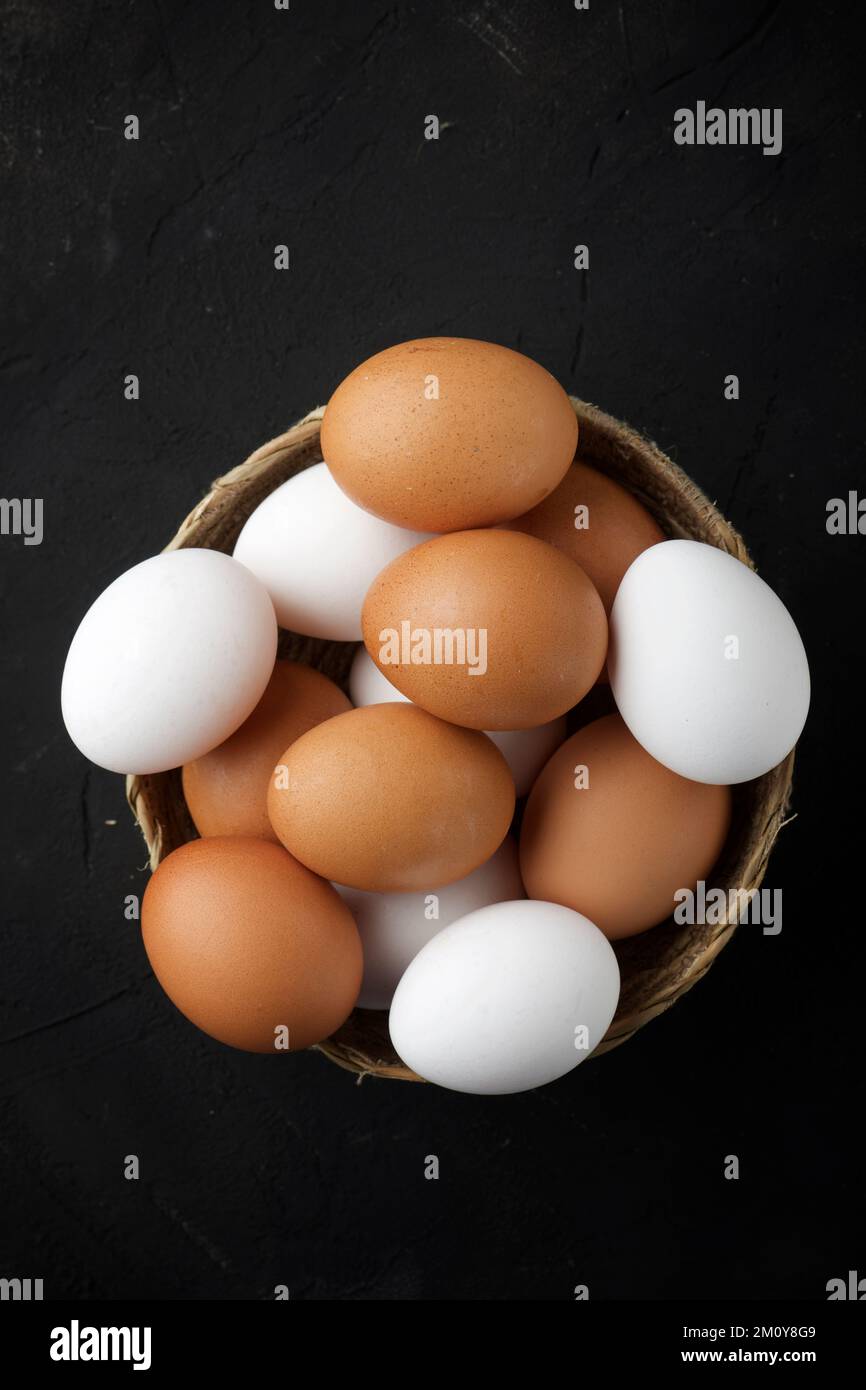 Œufs de poulet à cuire. Banque D'Images