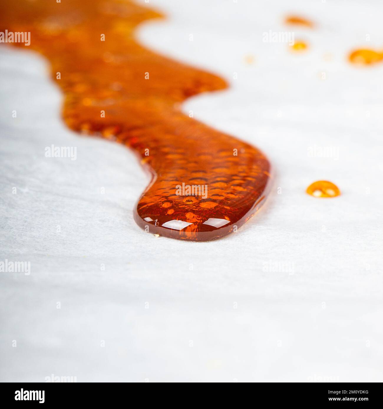 bho extrait de la cire de distillat de cannabis dor pour fumer la vape  dans un rcipient en verre Photo Stock - Alamy