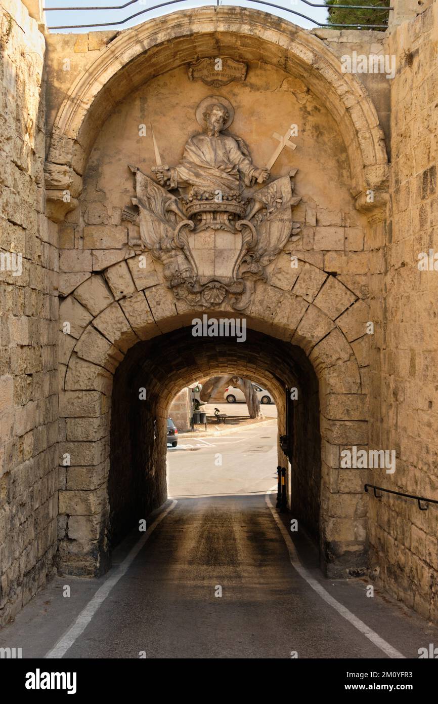 Côté intérieur de la porte des Grecs avec un relief représentant Saint Paul - Mdina, Malte Banque D'Images